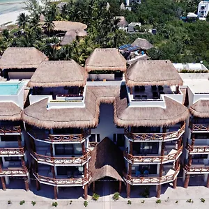 https://casa-astral-luxury-hotel.quintano-roohotels.com
